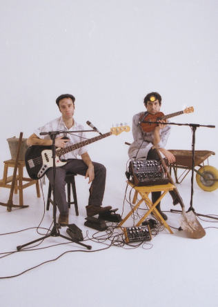 Juan Azul y Usted presentan Excavando para Nada en Madrid